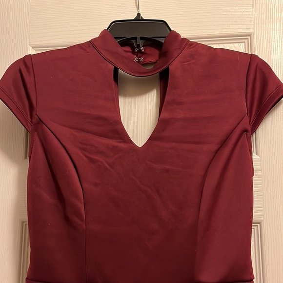 Burgundy Keyhole Dress - Picture 2 of 4